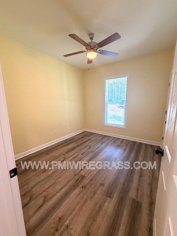Building Photo - 326 Golf View Dr