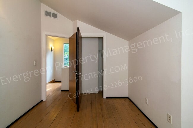Building Photo - 318-320 W Myrtle
