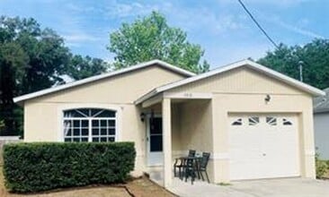 Building Photo - Nice 3 bedroom 2 bath with screened-in lan...