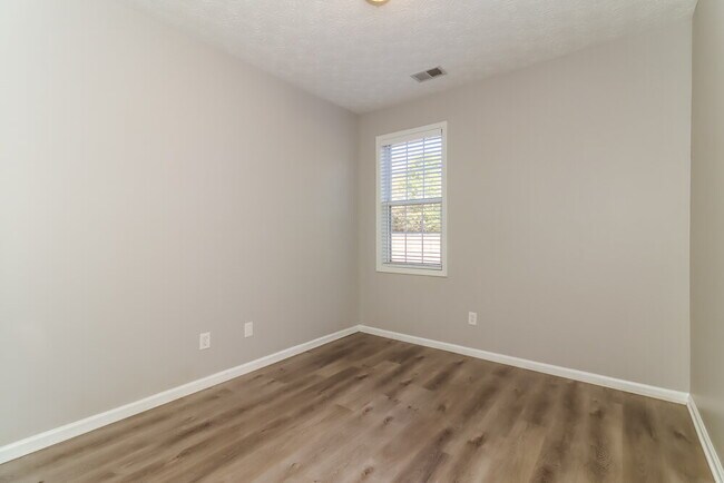 Building Photo - 2338 Greenside Dr