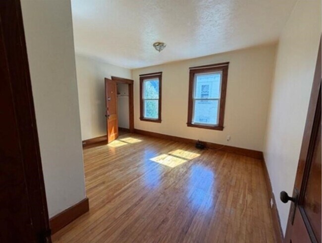 Building Photo - 49 Perry Ave