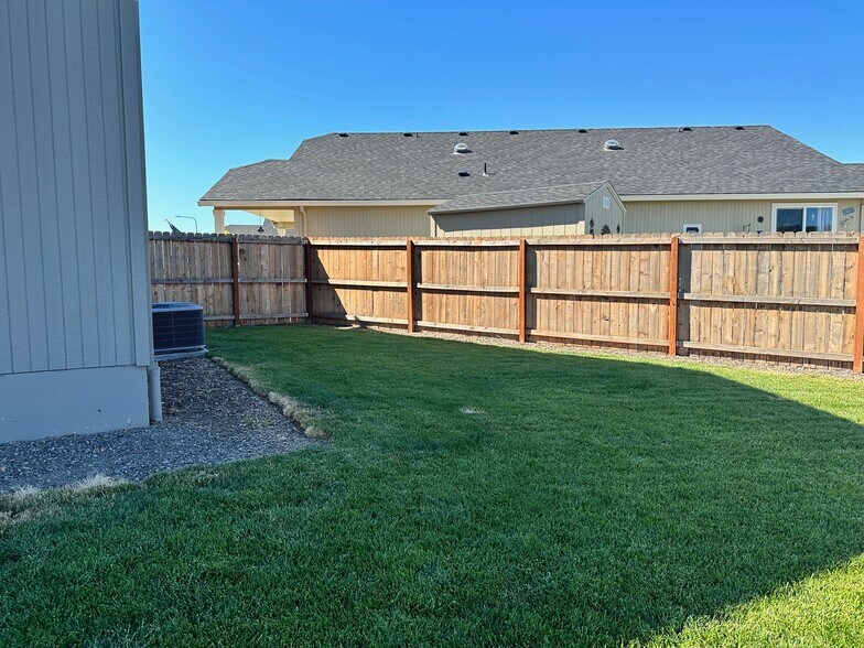 Building Photo - 3503 Carnelian St