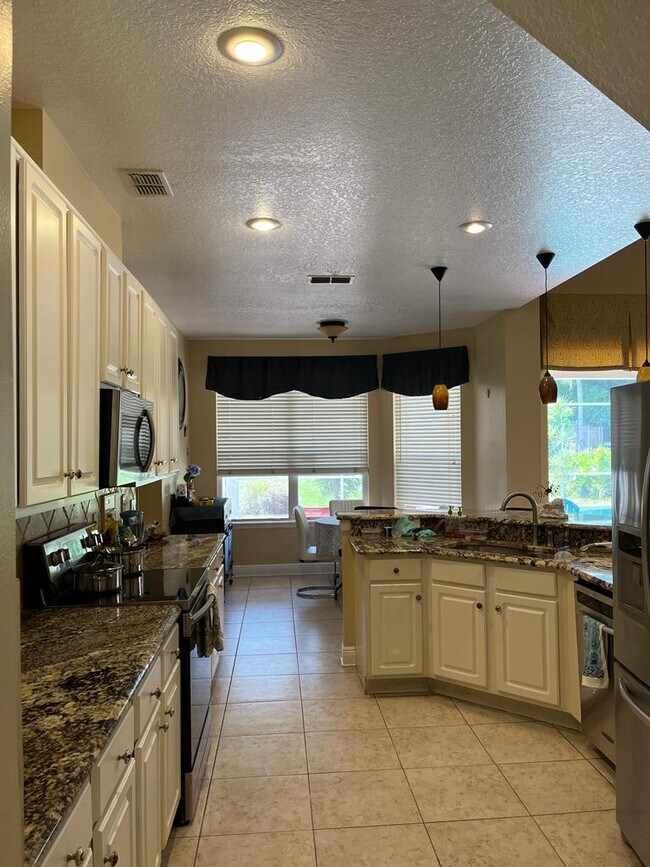Kitchen - 7670 Milano Dr