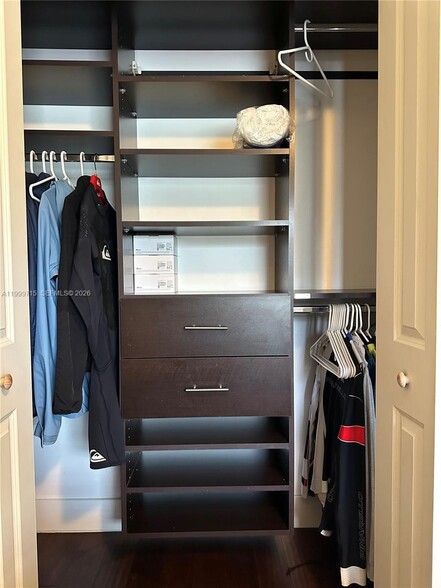 Building Photo - 925 NE 26th Ave