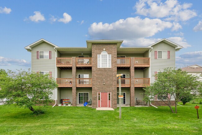 Building Photo - 80 Circle Dr