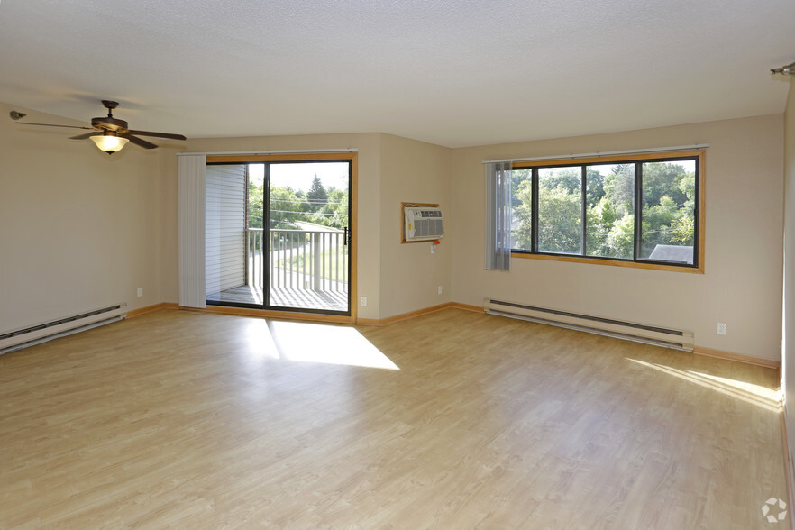 1BR, 1BA - 790 SF - Lakewood Hills Apartments