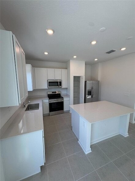 Building Photo - 2787 Skyline Lp