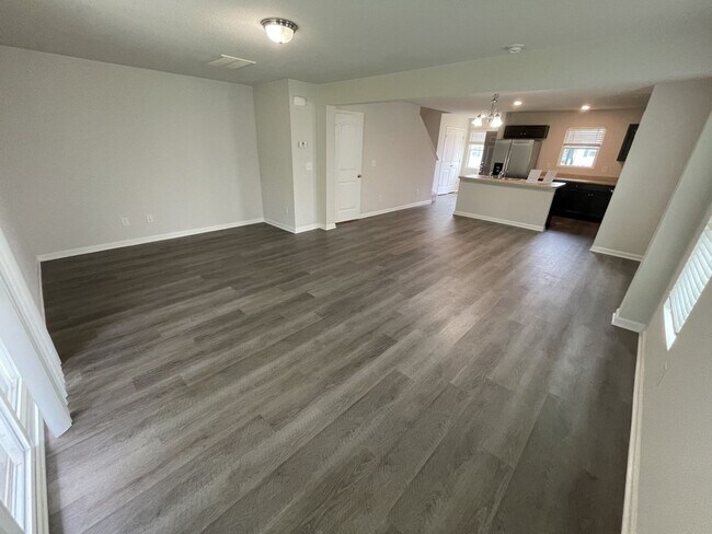 Building Photo - 3 Bedroom 2.5 Bath Town home