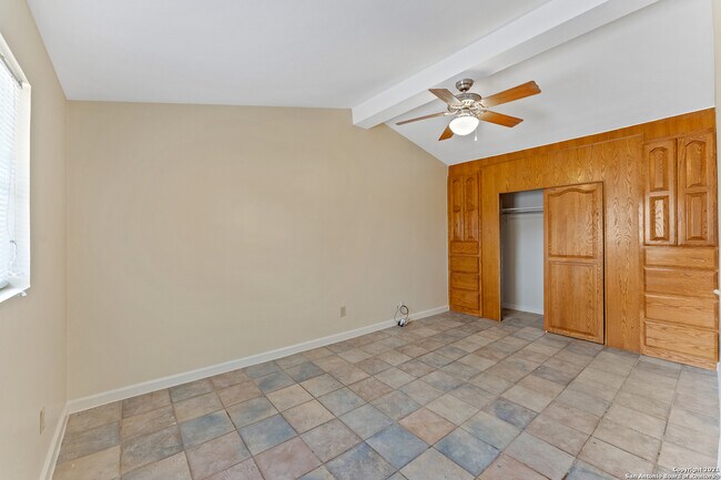 Building Photo - 3323 W Woodlawn Ave