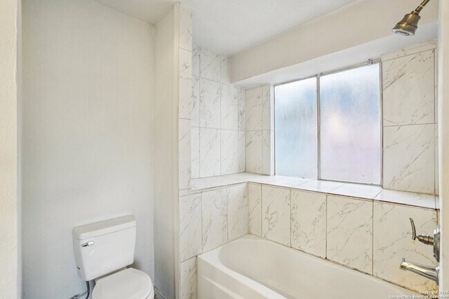 Building Photo - 6222 Candleview Ct