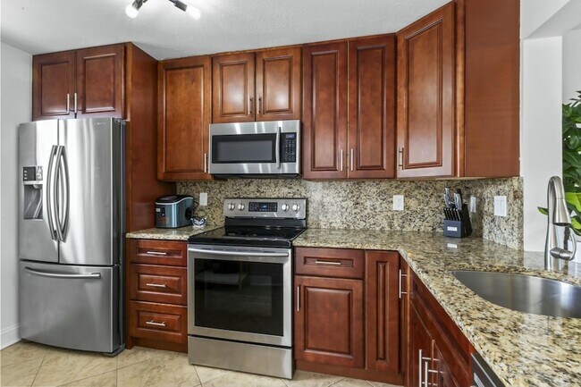 Building Photo - 10152 S Ocean Dr