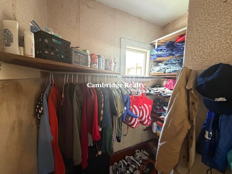 Building Photo - 100 W Adams St