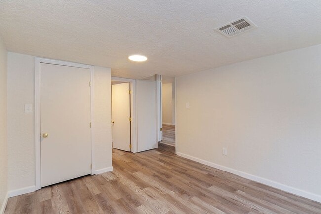 Building Photo - 1809 NW Lincoln Ave