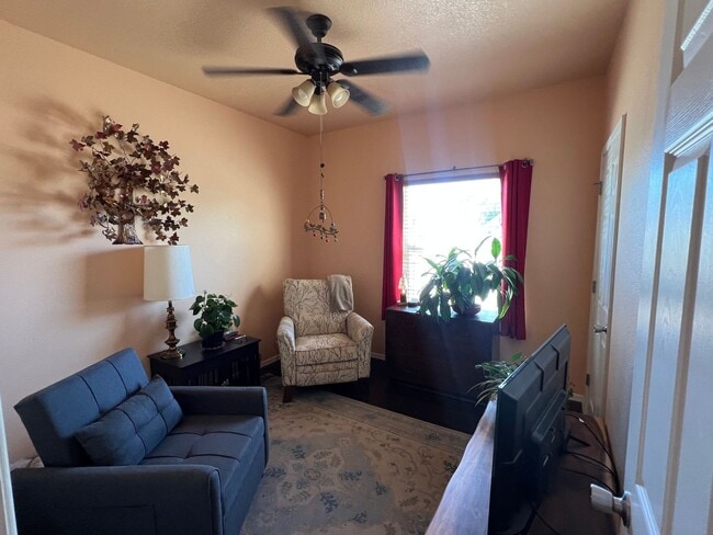 Building Photo - Exceptional Rental in Great Locale