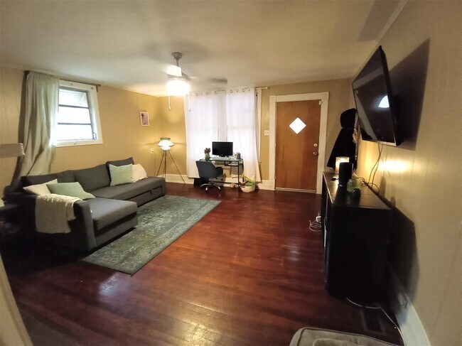Primary Photo - 1032 Curran St NW