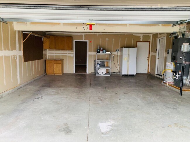 Building Photo - Beautiful Home with Separate Office/Bonus ...