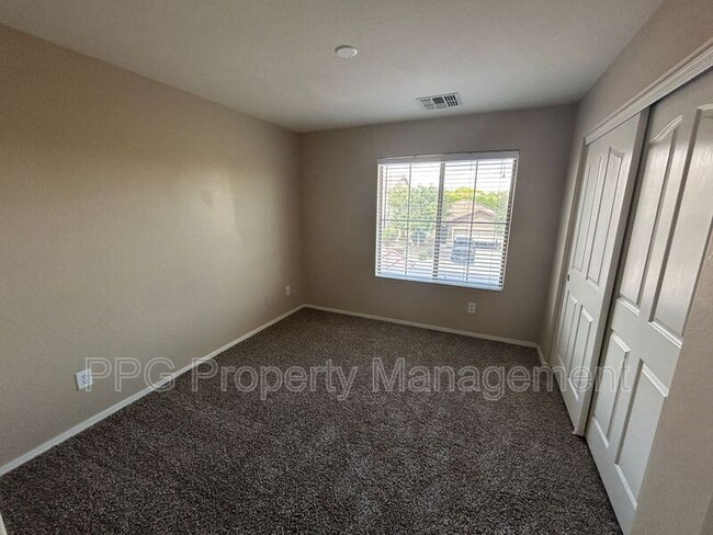 Building Photo - 17931 W Sunnyslope Ln