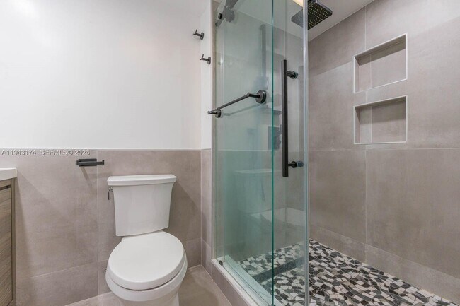 Building Photo - 20291 NE 30th Ave