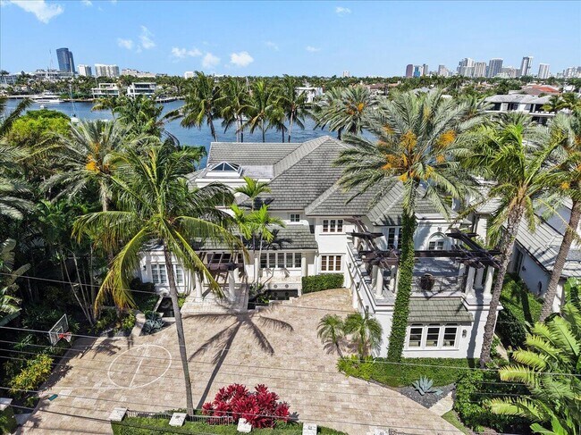 Building Photo - 1313 E Lake Dr