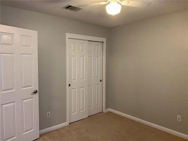 Building Photo - 1207 Shaun Dr