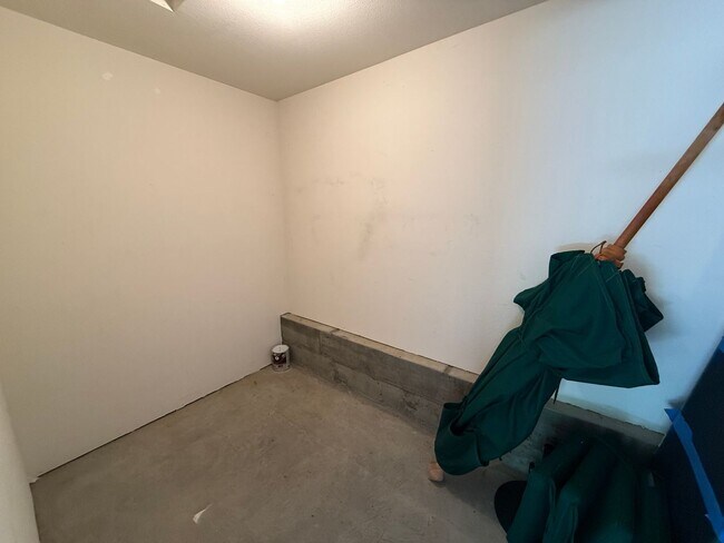 Building Photo - PENDING WITH ACCEPTED APPLICATION - CRAFTS...