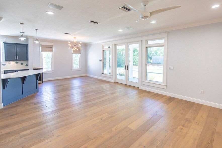 Building Photo - 380 Clareon Dr
