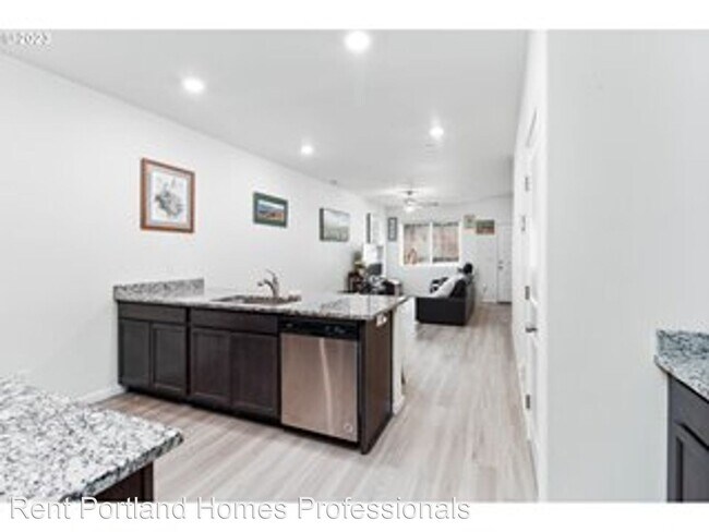 Building Photo - 3 br, 2.5 bath House - 60 NE 134th Place