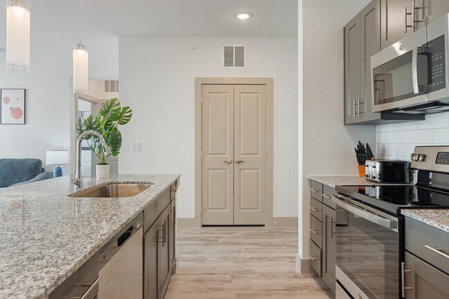 Building Photo - 12100 1/2 Ferrystone Glen Drive-SI ID1240329P