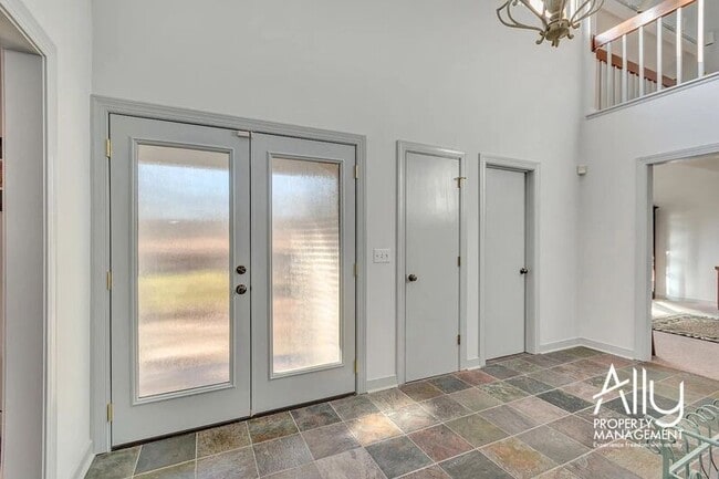 Building Photo - 501 Rookwood Pl