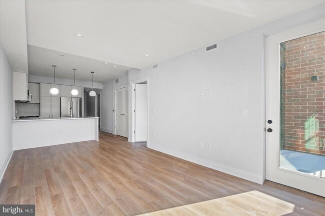 Building Photo - 811 N Columbus St