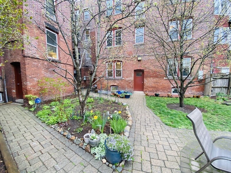 Building Photo - 765 Cambridge St