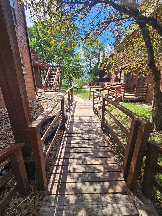 Building Photo - *$500 OFF YOUR FIRST MONTH'S RENT* $1616 -...