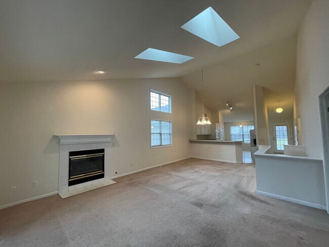Building Photo - 4368 Pond Ridge Ct