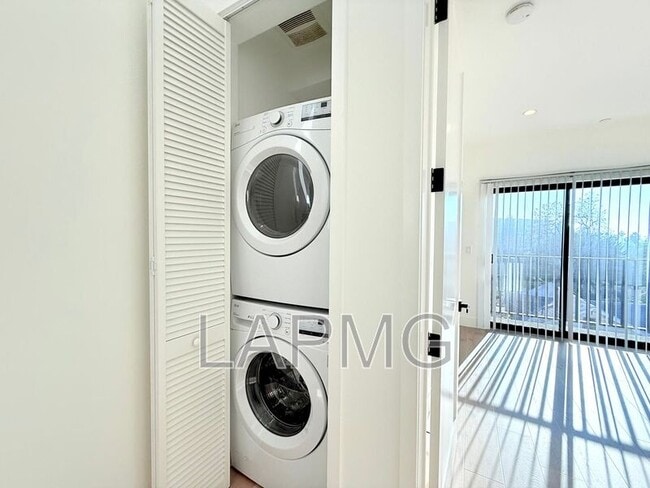 Building Photo - 3414 London St