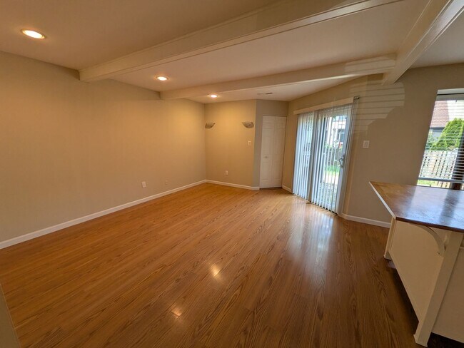 Building Photo - 5 Dorset Pl