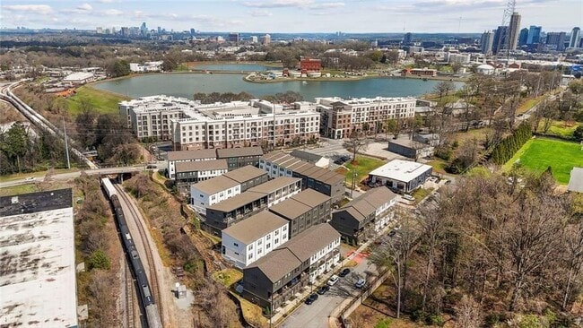 Building Photo - 900 Brees Ct