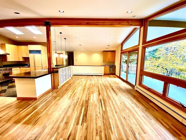 Building Photo - Stunning, 4 Bedroom, 3500 Square Foot, Highland's Home in Boise's North End