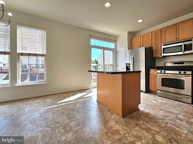 Building Photo - 15328 Elizabeth Burbage Loop