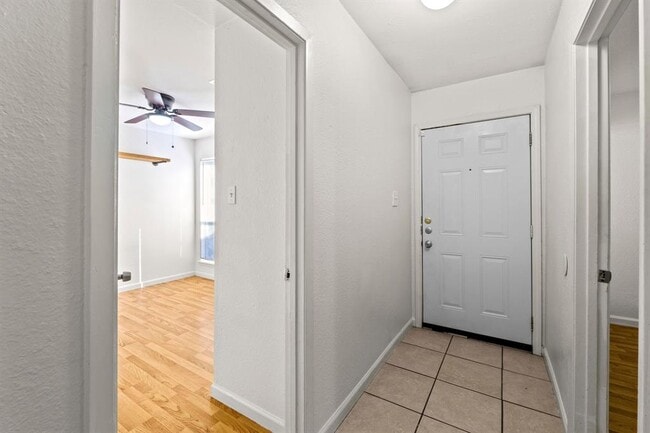 Building Photo - 2708 S 1st St