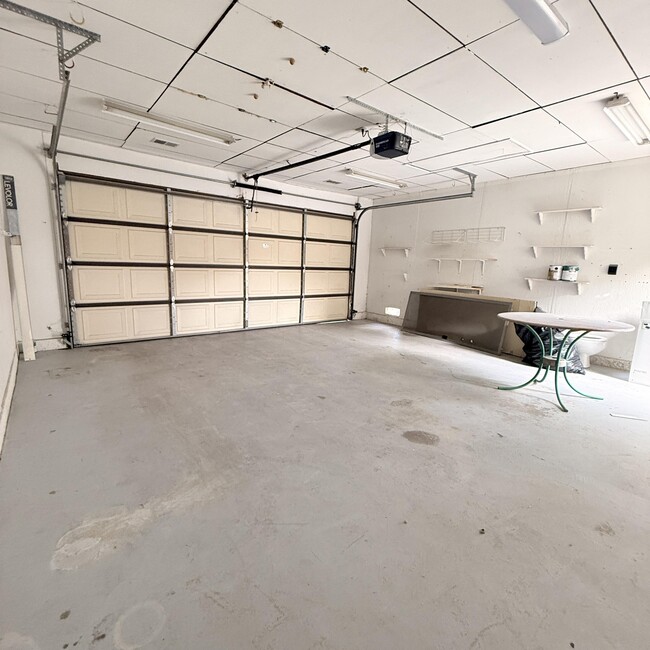 Building Photo - 403 Tava Ln