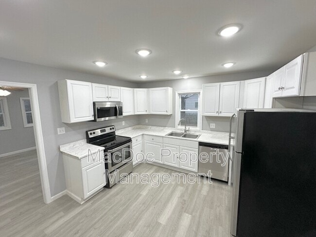 Building Photo - 210 Jett Dr