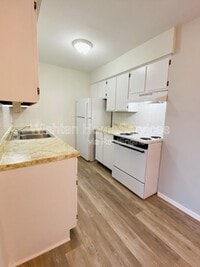 Building Photo - 203 Charleston Blvd