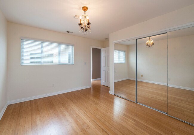 Building Photo - Beautiful Redondo Beach Condominium Rental!