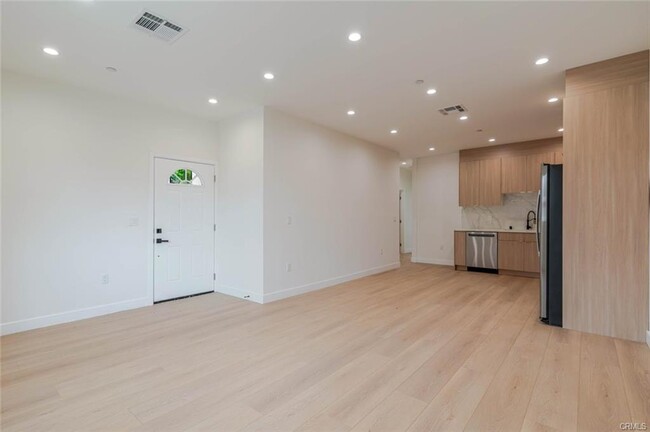 Building Photo - 6217 Sylvia Ave