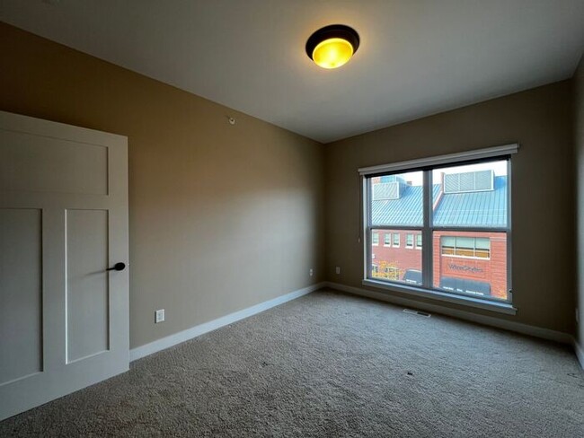 Building Photo - $2,550 | 2 Bedroom, 2.5 Bathroom Luxury Co...