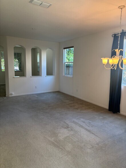 Building Photo - 1833 Elston Cir
