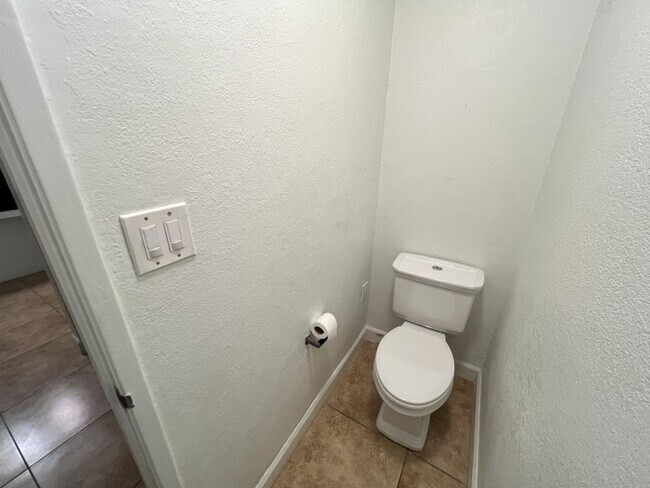 Building Photo - Remodeled 2 Bed, 2 Bath Unit in Downtown S...