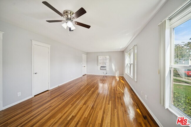 Building Photo - 5329 Vantage Ave