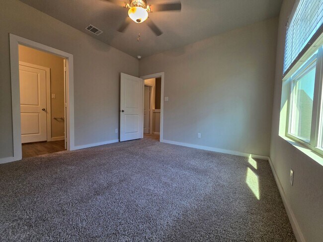 Building Photo - Townhome for Rent