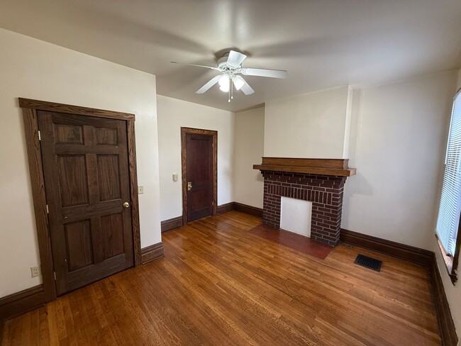 Building Photo - 2112-2120 Indianola Ave.